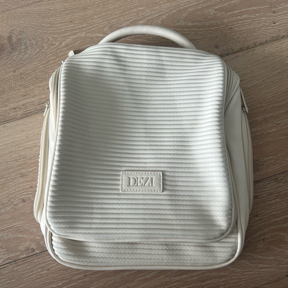DEZI Cream Toiletry Bag